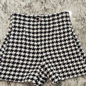 Stylish Black and White Houndstooth Women's Shorts